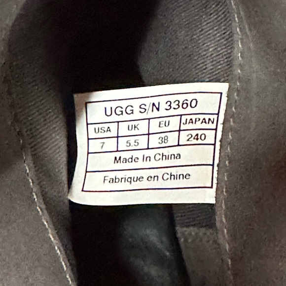 UGG Australia Lynnea Stud Fold Over Sheepskin Leather Winter Boot 3360 Women’s 8 - Picture 2 of 3